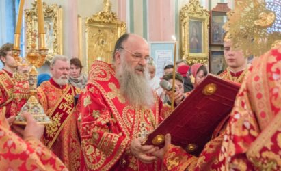 21 апреля Митрополит Варсонофий совершил Всенощное бдение во Владимирском соборе