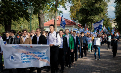 Первокурсники Духовной Академии впервые приняли участие в параде российского студенчества