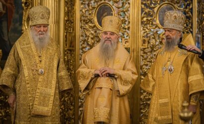 Митрополит Варсонофий совершил Божественную литургию во Владимирском соборе