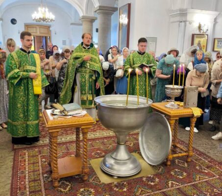 Начался Успенский пост