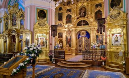 Требуется помощь в уборке верхнего храма