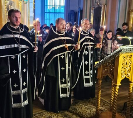 Двенадцать Страстных Евангелий