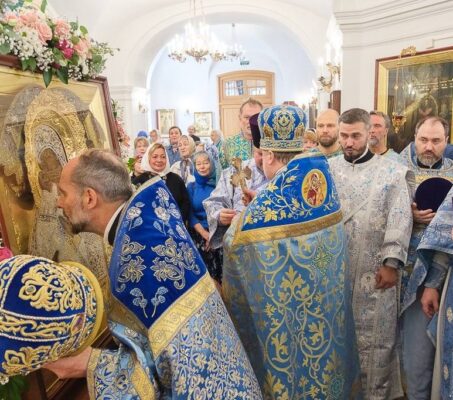Сплотиться вокруг святыни…